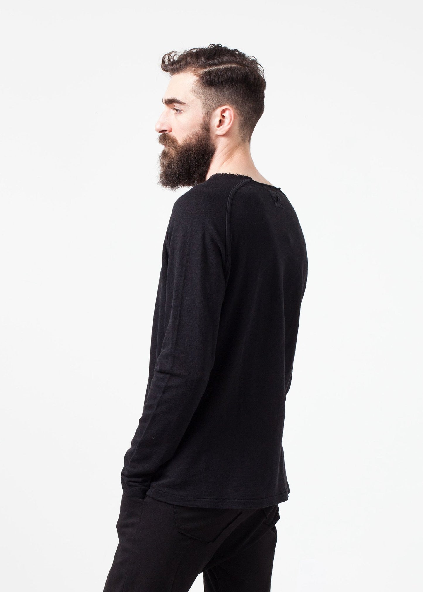 Daris Tee in Black